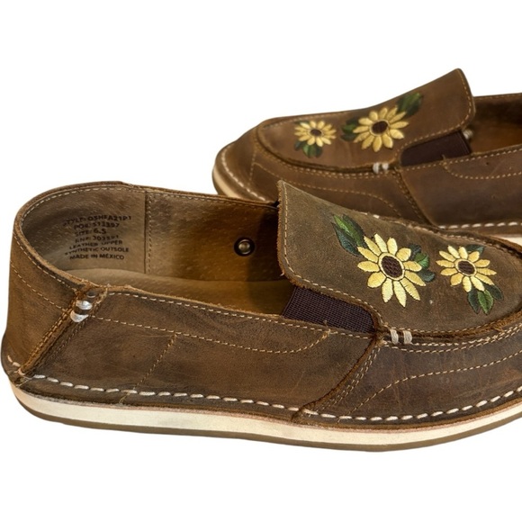 Rank 45 Sunflower Embroidered Tan Nubuck
Leather Moc Toe Slip-on Loafers Sz 6.5 - Picture 3 of 9
